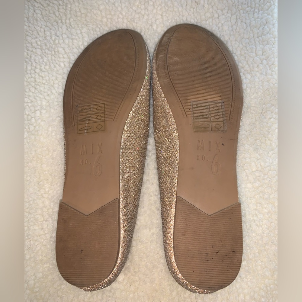 Mix No. 6 gold very sparkly flats size 8. - Picture 10 of 15